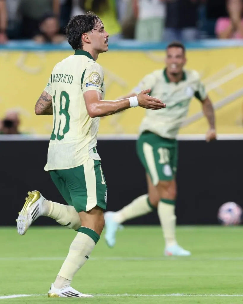 O jogador Mauricio, da SE Palmeiras, comemora seu gol contra a equipe do Inter Miami CF, durante partida válida pela fase de grupos, da Copa do Mundo de Clubes da FIFA, no Hard Rock Stadium. (Foto: Cesar Greco/Palmeiras/by Canon)