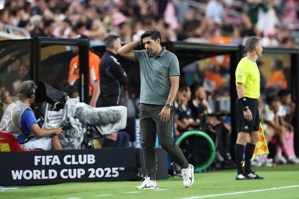 Técnico português não foi feliz em escolhas e Palmeiras flertou com eliminação no Mundial – Foto: Megan Briggs/Getty Images