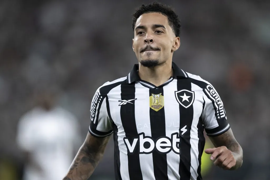 Gregore jogador do Botafogo durante partida contra o Ceara no estadio Engenhao pelo campeonato Brasileiro A 2025. Foto: Jorge Rodrigues/AGIF