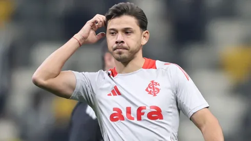 Óscar Romero jogador do Internacional durante aquecimento antes da partida contra o Atlético-MG no estadio Arena MRV pelo campeonato Brasileiro A 2025. Foto: Gilson Lobo/AGIF
