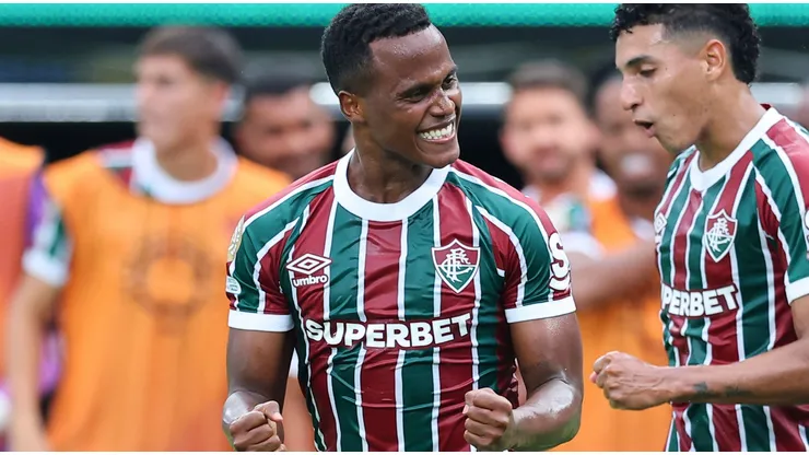 Jhon Arias comemora gol marcado pelo Fluminense. Foto: Associated Press / Alamy Stock Photo