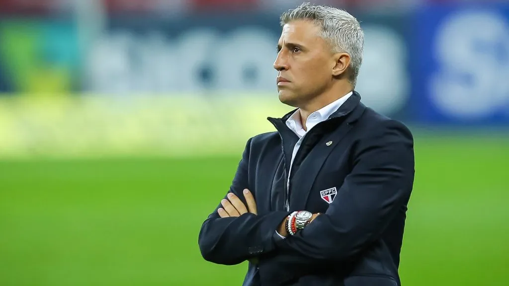 Crespo ressaltou importância de Luan e até citou Zubeldía em sua apresentação – Foto: Pedro H. Tesch/AGIF