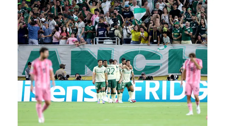 MIAMI GARDENS, FLORIDA - JUNE 23: Mauricio #18 of Palmeiras celebrates scoring his team's second goal with Vitor Roque #9, Paulinho #10, Joaquin Piquerez #22, and teammates during the FIFA Club World Cup 2025 group A match between Internacional CF Miami and SE Palmeiras at Hard Rock Stadium on June 23, 2025 in Miami Gardens, Florida. (Photo by Megan Briggs/Getty Images)