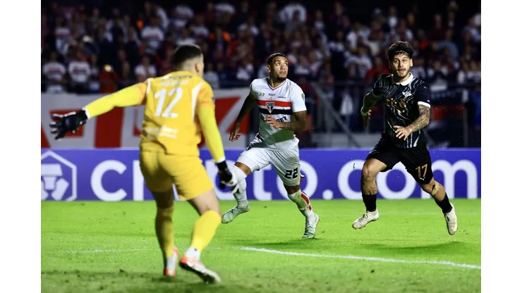 SP - SAO PAULO - 14/05/2025 - COPA LIBERTADORES 2025, SAO PAULO X LIBERTAD - Ruan jogador do Sao Paulo durante partida contra o Libertad no estadio Morumbi pelo campeonato Copa Libertadores 2025. Foto: Marcello Zambrana/AGIF