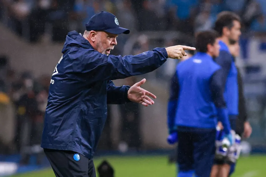 RS – PORTO ALEGRE – 20/05/2025 – COPA DO BRASIL 2025, GREMIO X CSA – Mano Menezes tecnico do Gremio durante partida contra o CSA no estadio Arena do Gremio pelo campeonato Copa Do Brasil 2025. Foto: Maxi Franzoi/AGIF