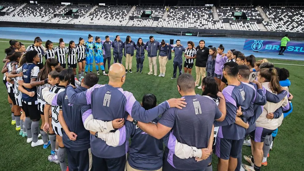 Grupo de jogadoras do Botafogo