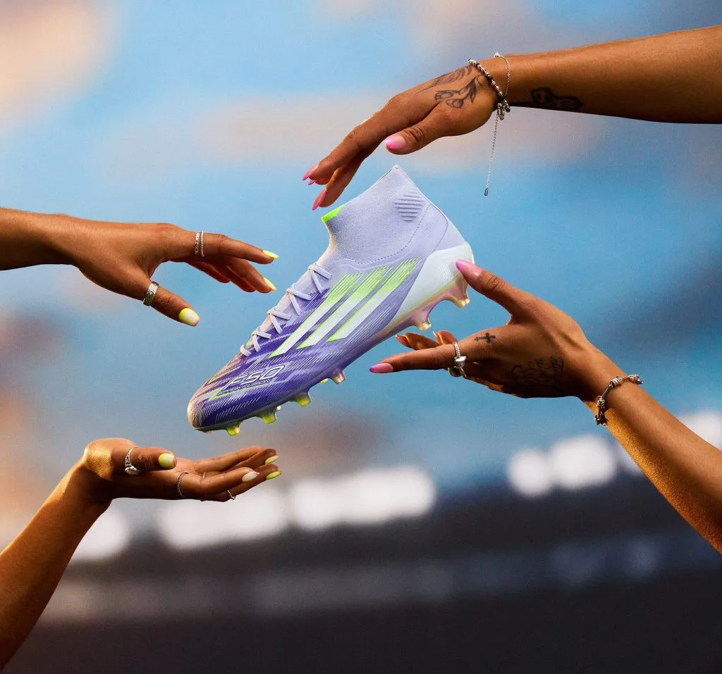 Chuteira Adidas F50 Sparkfusion para futebol feminino. Foto: Adidas/Divulgação