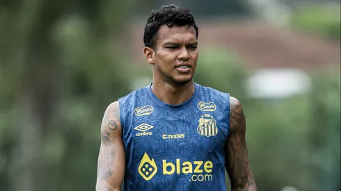 Gabriel Veron somou apenas nove jogos com camisa do Santos e já deixou Vila Belmiro - Foto: Reinaldo Campos/ Santos F.C.