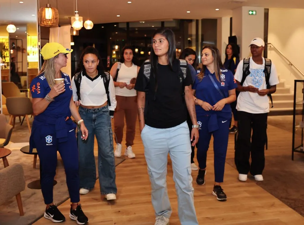 Parte da delegação chegando ao hotel. Foto: Lívia Villas Boas/CBF