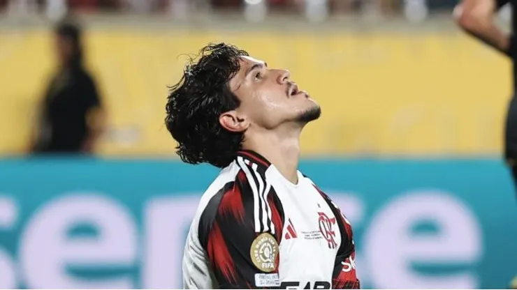 Pedro, atacante do Flamengo, contra o Los Angeles FC - Foto: Dan Mullan/Getty Images