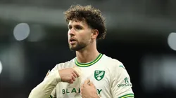 Emiliano em ação contra o Luton Town FC