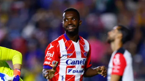 Vitinho durante partida entre San Luis x Atlas