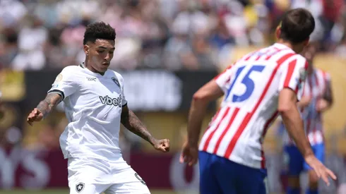 Igor Jesus em campo durante Atlético de Madrid x Botafogo. (Photo by Stu Forster/Getty Images)