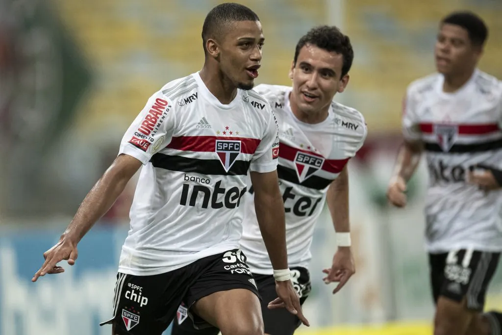 RJ – Rio de Janeiro – 26/12/2020 – BRASILEIRO A 2020, FLUMINENSE X SAO PAULO – Brenner jogador do Sao Paulo comemora seu gol durante partida contra o Fluminense no estadio Maracana pelo campeonato Brasileiro A 2020. Foto: Jorge Rodrigues/AGIF