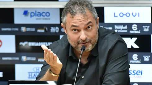 Alexandre Mattos em coletiva de apresentação no Santos - Foto: Jota Erre/AGIF