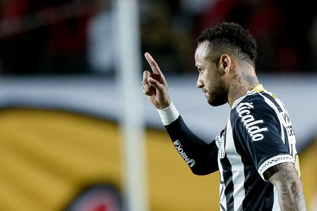 BA – SALVADOR – 25/05/2025 – BRASILEIRO A 2025, VITORIA X SANTOS – Neymar jogador do Santos durante partida contra o Vitoria no estadio Barradao pelo campeonato Brasileiro A 2025. Foto: Jhony Pinho/AGIF