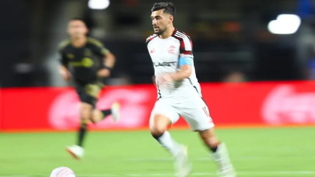 Arrascaeta em campo durante Los Angeles x Flamengo – Foto: Gilvan de Souza/Flamengo