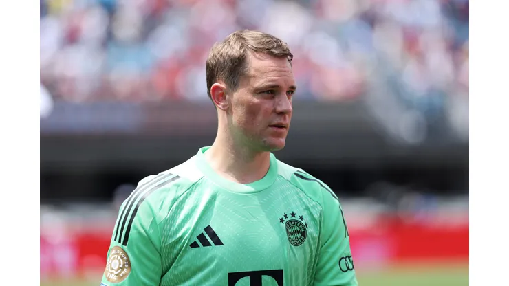 CHARLOTTE, NORTH CAROLINA - JUNE 24: Manuel Neuer #1 of FC Bayern Munchen looks on prior to the FIFA Club World Cup 2025 group C match between SL Benfica and FC Bayern München at Bank of America Stadium on June 24, 2025 in Charlotte, North Carolina. (Photo by Kevin C. Cox/Getty Images)