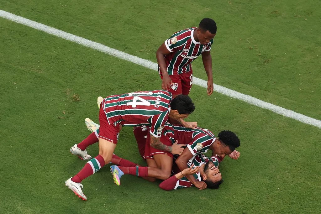 EAST RUTHERFORD, NEW JERSEY – JUNE 21: Juan Freytes #22 of Fluminense FC celebrates scoring his team’s third goal with Keno #11, German Cano #14 and Jhon Arias #21 of Fluminense FC during the FIFA Club World Cup 2025 group F match between Fluminense FC and Ulsan HD FC at MetLife Stadium on June 21, 2025 in East Rutherford, New Jersey. (Photo by Al Bello/Getty Images)