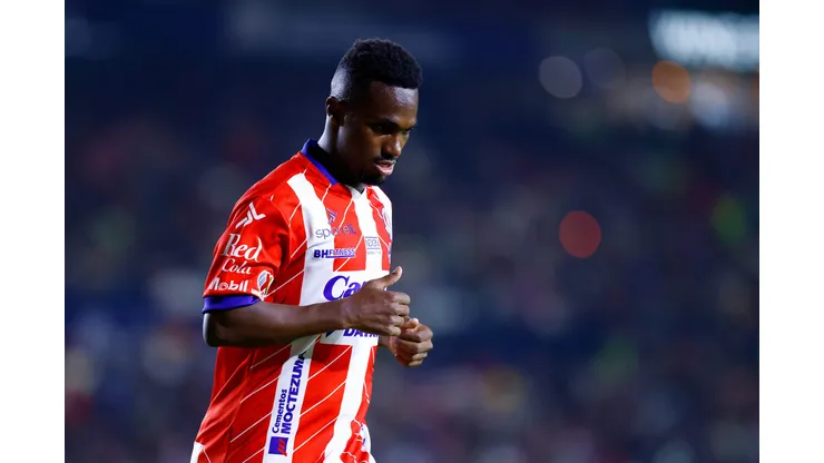 SAN LUIS POTOSI, MEXICO - DECEMBER 4: Vitinho of Atletico San Luis looks on during the semifinal first leg match between Atletico San Luis and Monterrey as part of the Torneo Apertura 2024 Liga MX at Estadio Alfonso Lastras on December 4, 2024 in San Luis Potosi, Mexico. (Photo by Leopoldo Smith/Getty Images)