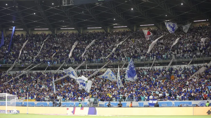 Torcida do Cruzeiro fazendo a festa no Mineirão. Foto: Gilson Lobo/AGIF.
