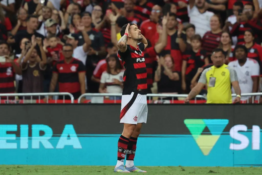 RIO DE JANEIRO, BRAZIL – MAY 10: Giorgian de Arrascaeta of Flamengo celebrates after scoring the first goal of his team during the match between Flamengo and Bahia as part of Brasileirao 2025 at Maracana Stadium on May 10, 2025 in Rio de Janeiro, Brazil. (Photo by Wagner Meier/Getty Images)