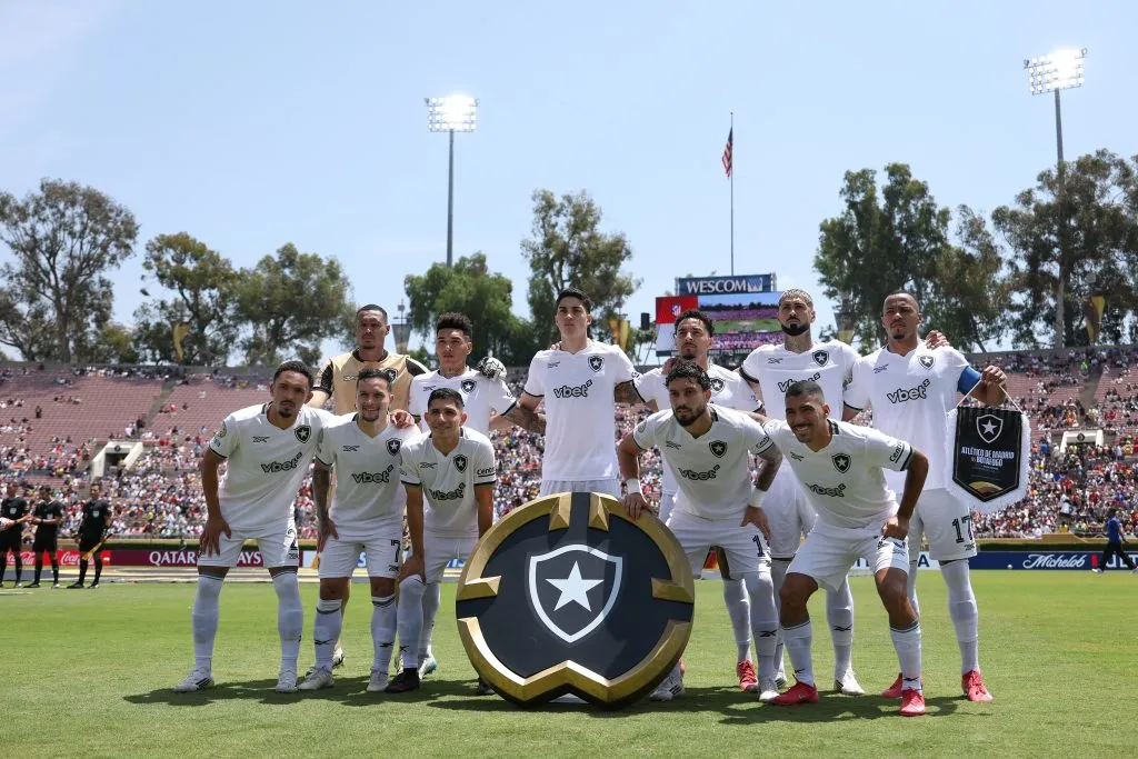Time do Botafogo que enfrentou os Colchoneros. Foto: Stu Forster/Getty Images