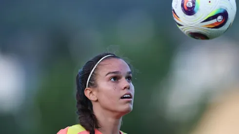 Ana Vitória em treino da Seleção Brasileira no estádio Jacques Forestier, em Aix-les-Bains, França. Foto: Lívia Villas Boas/CBF
