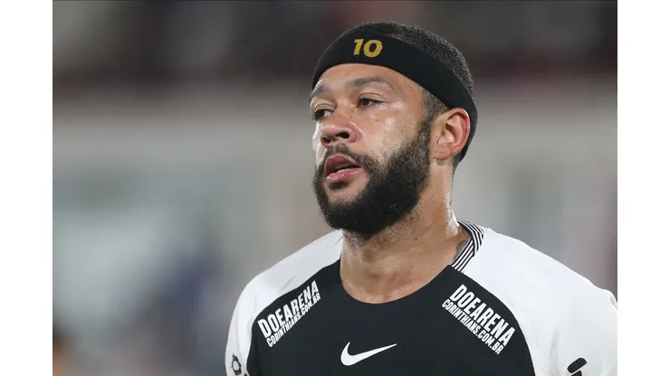 Corinthians vem sofrendo com pagamentos relacionados ao atacante Memphis Depay.