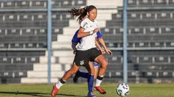 Glória Lira marcou dois gols na vitória por 7 a 1 do Corinthians contra o Recanto da Criança. Foto: Julio Zerbatto Mendez