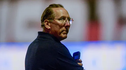 BA - SALVADOR - 11/07/2024 - BRASILEIRO A 2024, VITORIA X BOTAFOGO - John Textor dono da SAF do Botafogo antes da partida contra o Vitoria no estadio Barradao pelo campeonato Brasileiro A 2024.