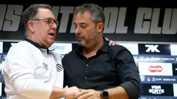 Marcelo Teixeira ao lado de Alexandre Mattos durante sua apresentação oficial em coletiva de imprensa realizada na Vila Belmiro. Foto: Mauricio de Souza/AGIF