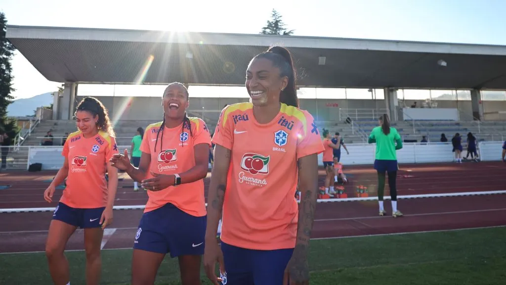 Kerolin durante treino da Seleção Brasileira no estádio Jacques Forestier