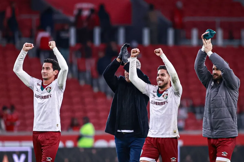 RS – PORTO ALEGRE – 01/06/2025 – BRASILEIRO A 2025, INTERNACIONAL X FLUMINENSE – Jogadores do Fluminense comemoram vitoria ao final da partida contra o Internacional no estadio Beira-Rio pelo campeonato Brasileiro A 2025. Foto: Maxi Franzoi/AGIF