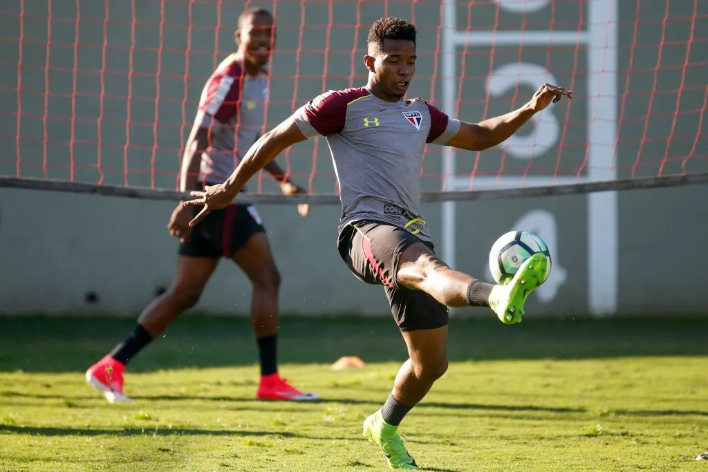 SAO PAULO – SP – 27/06/2017 – TREINO DO SAO PAULO – Thiago Mendes durante treino do Sao Paulo no CT da Barra Funda. Foto: Marcello Zambrana/AGIF