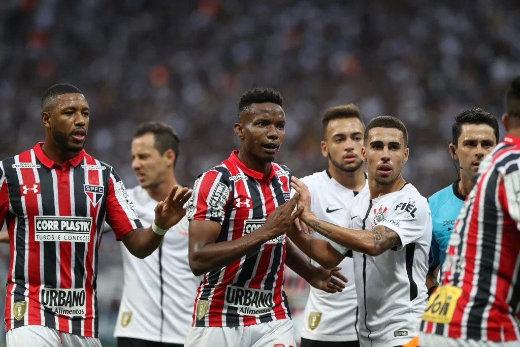 SAO PAULO – SP – 23/04/2017 – PAULISTA 2017/CORINTHIANS x SAO PAULO – Thiago Mendes do Sao Paulo durante partida contra o Corinthians pelo Campeonato Paulista 2017 na Arena Corinthians. Foto: Marcello Zambrana/AGIF