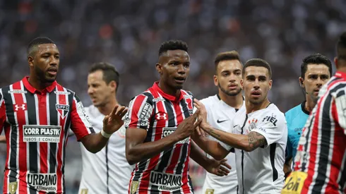SAO PAULO - SP - 23/04/2017 - PAULISTA 2017/CORINTHIANS x SAO PAULO - Thiago Mendes do Sao Paulo durante partida contra o Corinthians pelo Campeonato Paulista 2017 na Arena Corinthians. Foto: Marcello Zambrana/AGIF