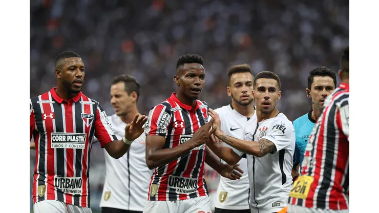 SAO PAULO - SP - 23/04/2017 - PAULISTA 2017/CORINTHIANS x SAO PAULO - Thiago Mendes do Sao Paulo durante partida contra o Corinthians pelo Campeonato Paulista 2017 na Arena Corinthians. Foto: Marcello Zambrana/AGIF