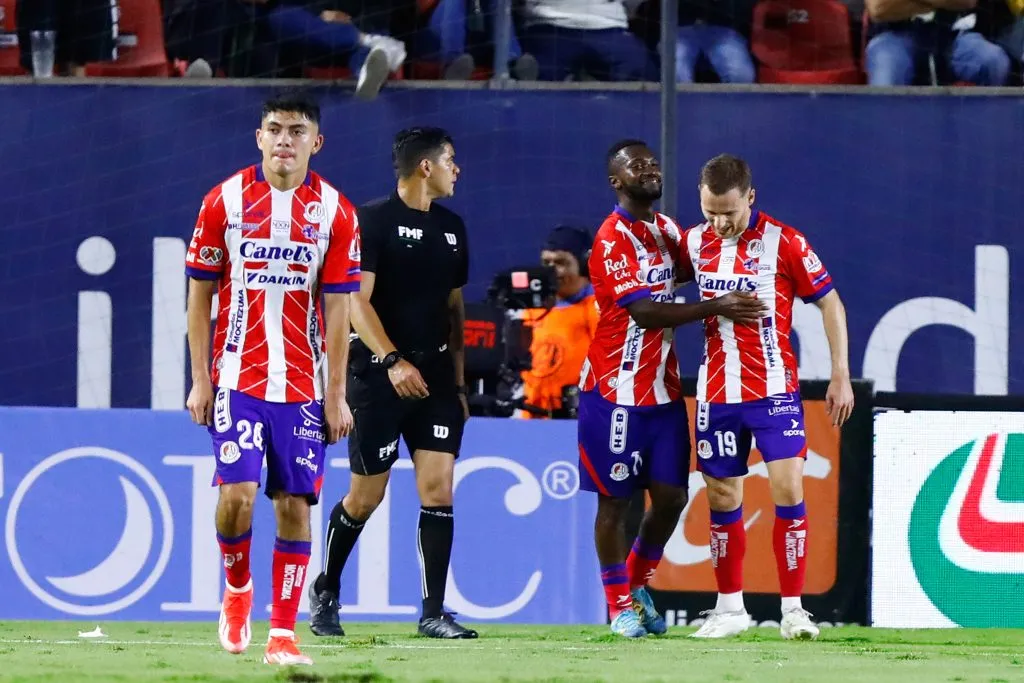 SAN LUIS POTOSI, MEXICO – AUGUST 30: Vitor Ferreira (C) of Atletico San Luis celebrates after scoring his team’s opening goal with teammates Luis Ronaldo Nájera (L) and Sébastien Salles-Lamonge (R) during the 6th round match between Atletico San Luis and Atlas as part of the Torneo Apertura 2024 Liga MX at Estadio Alfonso Lastras on August 30, 2024 in San Luis Potosi, Mexico. (Photo by Leopoldo Smith/Getty Images)