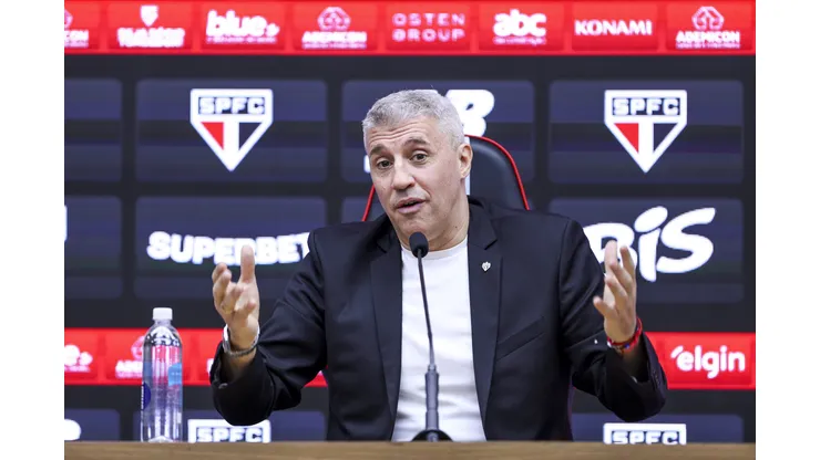 SAO PAULO, BRAZIL - JUNE 24: Newly appointed head coach Hernan Crespo speaks during his unveiling as new coach of Sao Paulo at MorumBIS on June 24, 2025 in Sao Paulo, Brazil. (Photo by Ricardo Moreira/Getty Images)