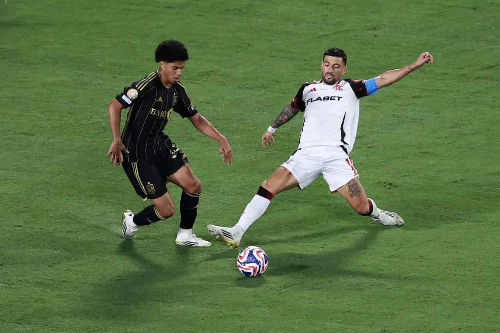 ORLANDO, FLORIDA – JUNE 24: David Martinez #30 of LAFC  is challenged by Giorgian de Arrascaeta #10 of CR Flamengo during the FIFA Club World Cup 2025 group D match between Los Angeles Football Club and CR Flamengo at Camping World Stadium on June 24, 2025 in Orlando, Florida. (Photo by Megan Briggs/Getty Images)