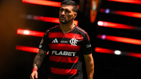 PHILADELPHIA, PENNSYLVANIA - JUNE 20: Giorgian de Arrascaeta of CR Flamengo walks onto the pitch prior to the FIFA Club World Cup 2025 group D match between CR Flamengo and Chelsea FC at Lincoln Financial Field on June 20, 2025 in Philadelphia, Pennsylvania. (Photo by David Ramos/Getty Images)