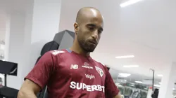 Lucas Moura durante treinamento no CT da Barra Funda