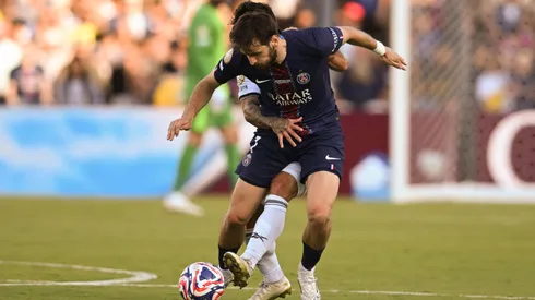 Khvicha Kvaratskhelia com a posse de bola em partida diante do Botafogo. Foto: Sipa US / Alamy Stock Photo