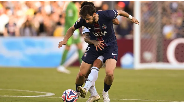 Khvicha Kvaratskhelia com a posse de bola em partida diante do Botafogo. Foto: Sipa US / Alamy Stock Photo