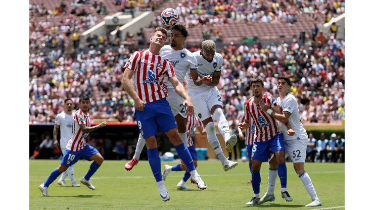 PASADENA, CALIFORNIA - JUNE 23: Alexander Soerloth #9 of Atletico De Madrid battles for possession with Gregore #26 of Botafogo during the FIFA Club World Cup 2025 group B match between Club Atletico de Madrid and Botafogo FR at Rose Bowl Stadium on June 23, 2025 in Pasadena, California. (Photo by Harry How/Getty Images)