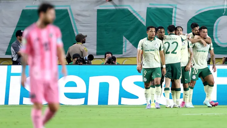 MIAMI GARDENS, FLORIDA - JUNE 23: Mauricio #18 of Palmeiras celebrates scoring his team's second goal with Vitor Roque #9, Paulinho #10, Joaquin Piquerez #22, and teammates during the FIFA Club World Cup 2025 group A match between Internacional CF Miami and SE Palmeiras at Hard Rock Stadium on June 23, 2025 in Miami Gardens, Florida. (Photo by Megan Briggs/Getty Images)