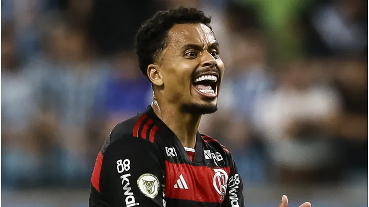 Volante foi especulado no Atlético-MG - Foto: Pedro H. Tesch/Getty Images.