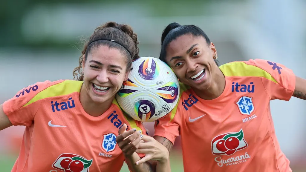 Jogadoras da Seleção Brasileira Feminina em treinamento