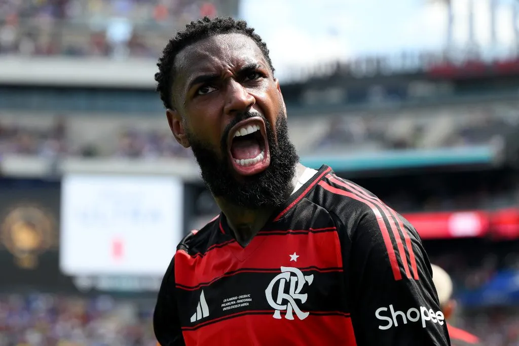 PHILADELPHIA, PENNSYLVANIA – JUNE 20: Gerson #8 of CR Flamengo celebrates after Bruno Henrique (not pictured) #27 of CR Flamengo scores his team’s first goal during the FIFA Club World Cup 2025 group D match between CR Flamengo and Chelsea FC at Lincoln Financial Field on June 20, 2025 in Philadelphia, Pennsylvania. (Photo by David Ramos/Getty Images)